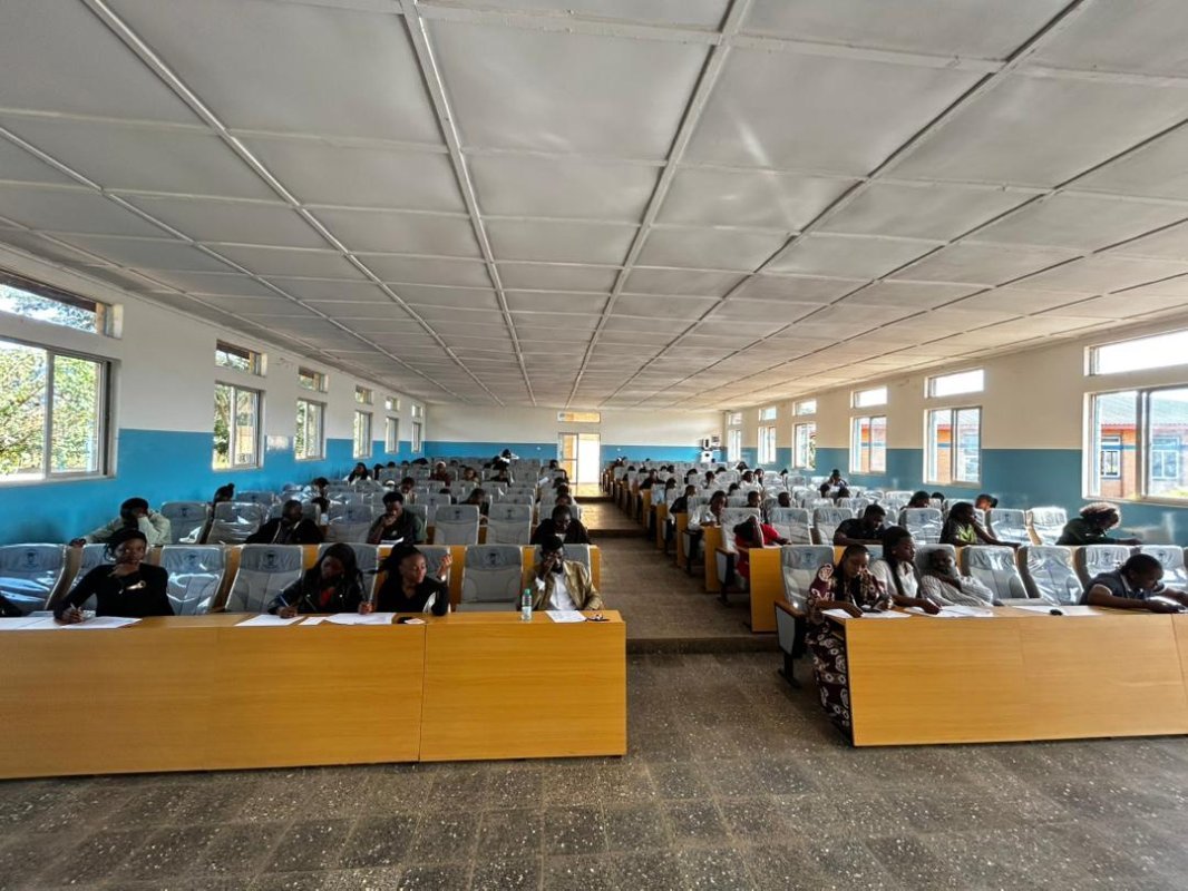 LES ETUDIANTS ENTAMENT LES EPREUVES DU PREMIER SEMESTRE