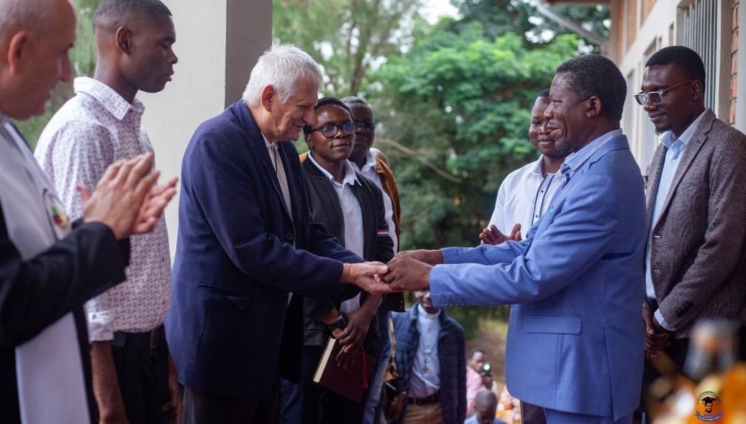 INAUGURATION D'UNE GRANDE SALLE À LA FACULTÉ DES SCIENCES INFORMATIQUES
