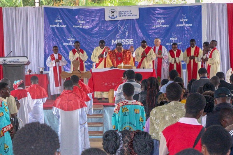 L'UNIVERSITÉ DON BOSCO DE LUBUMBASHI LANCE SES ACTIVITÉS ACADÉMIQUES 2025-2026 PAR UNE MESSE À L'ESPRIT-SAINT.