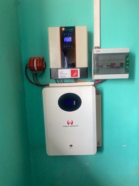 ACQUISITION ET À INSTALLATION D'UN KIT COMPLET D'ÉNERGIE SOLAIRE DE POINTE.